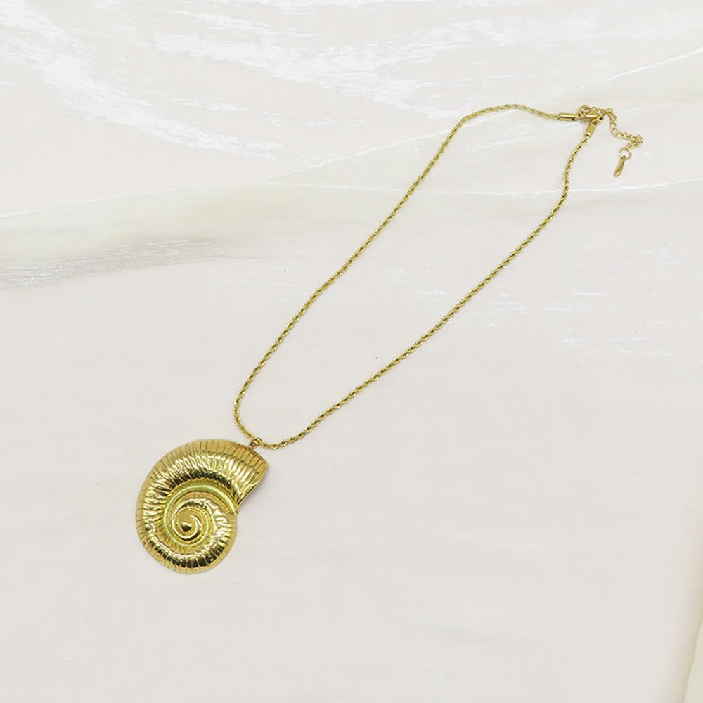 18K Gold Plated Conch Shell Pendant Necklace Earring Set for Women Stainless Steel Conch Chain Ocean Theme Summer Beach Jewelry