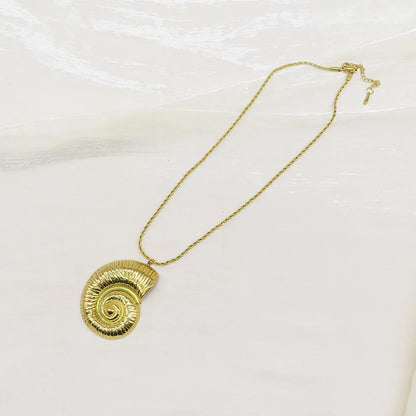 18K Gold Plated Conch Shell Pendant Necklace Earring Set for Women Stainless Steel Conch Chain Ocean Theme Summer Beach Jewelry