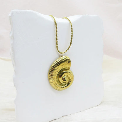 18K Gold Plated Conch Shell Pendant Necklace Earring Set for Women Stainless Steel Conch Chain Ocean Theme Summer Beach Jewelry